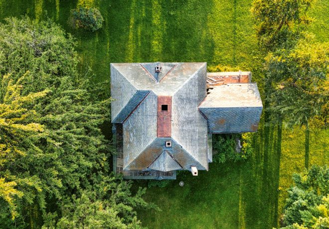 Overhead view of an isolated house with green grass and trees in Minnesota.